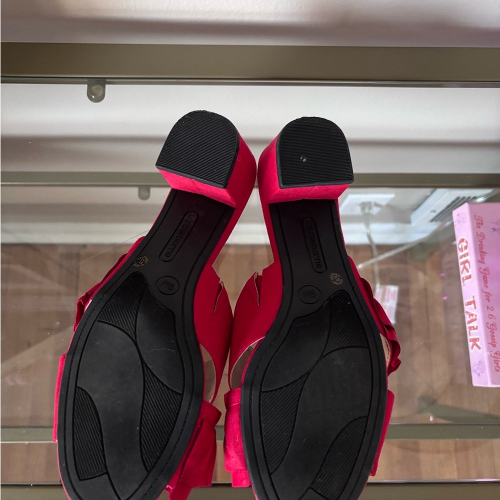 NWOT Liz Claiborne Red Ruffle Mules - Picture 4 of 5